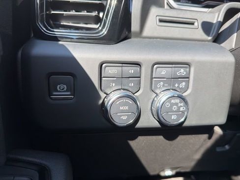 Used 2024 GMC Sierra 2500 AT4 w/ AT4 Preferred Package image 38