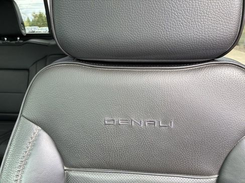 Used 2024 GMC Sierra 2500 Denali w/ Denali Reserve Package AWD/4WD image 32