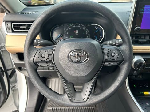 Used 2025 Toyota RAV4 XLE image 16