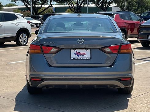Used 2025 Nissan Altima 2.5 SV FWD image 5