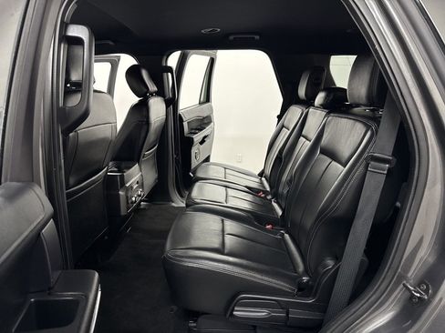 Used 2019 Ford Expedition XLT image 24