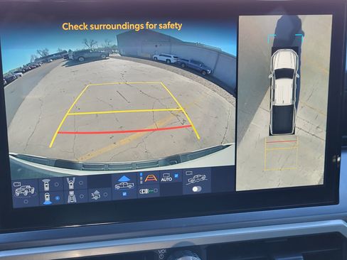 Used 2024 Toyota Tacoma TRD Off-Road w/ TRD Off Road Premium Package image 27