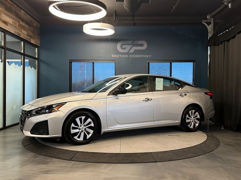 Used 2024 Nissan Altima 2.5 S image 7