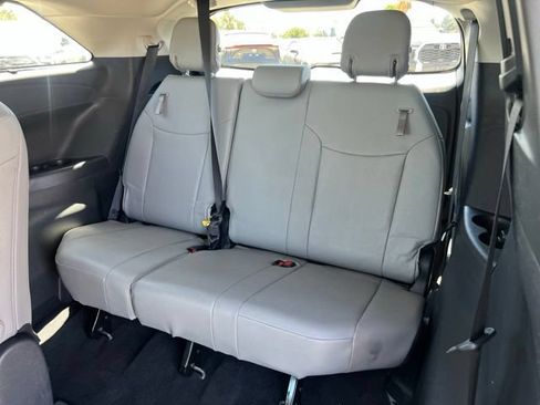 Certified 2026 Toyota Sienna XLE FWD image 17