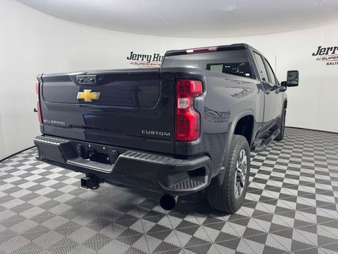 Used 2024 Chevrolet Silverado 2500 Custom w/ Custom Value Package image 6