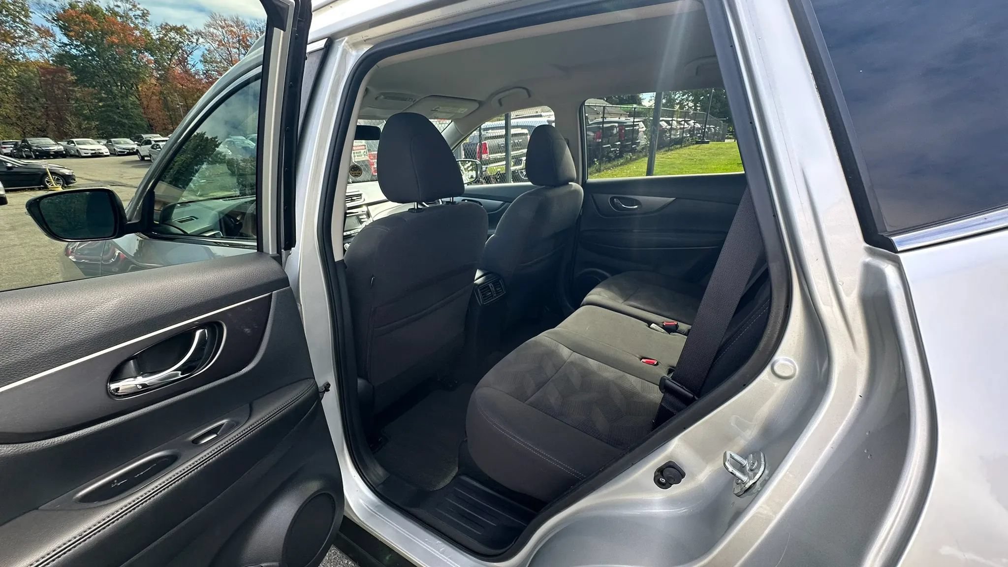Used 2016 Nissan Rogue SV AWD/4WD image 27
