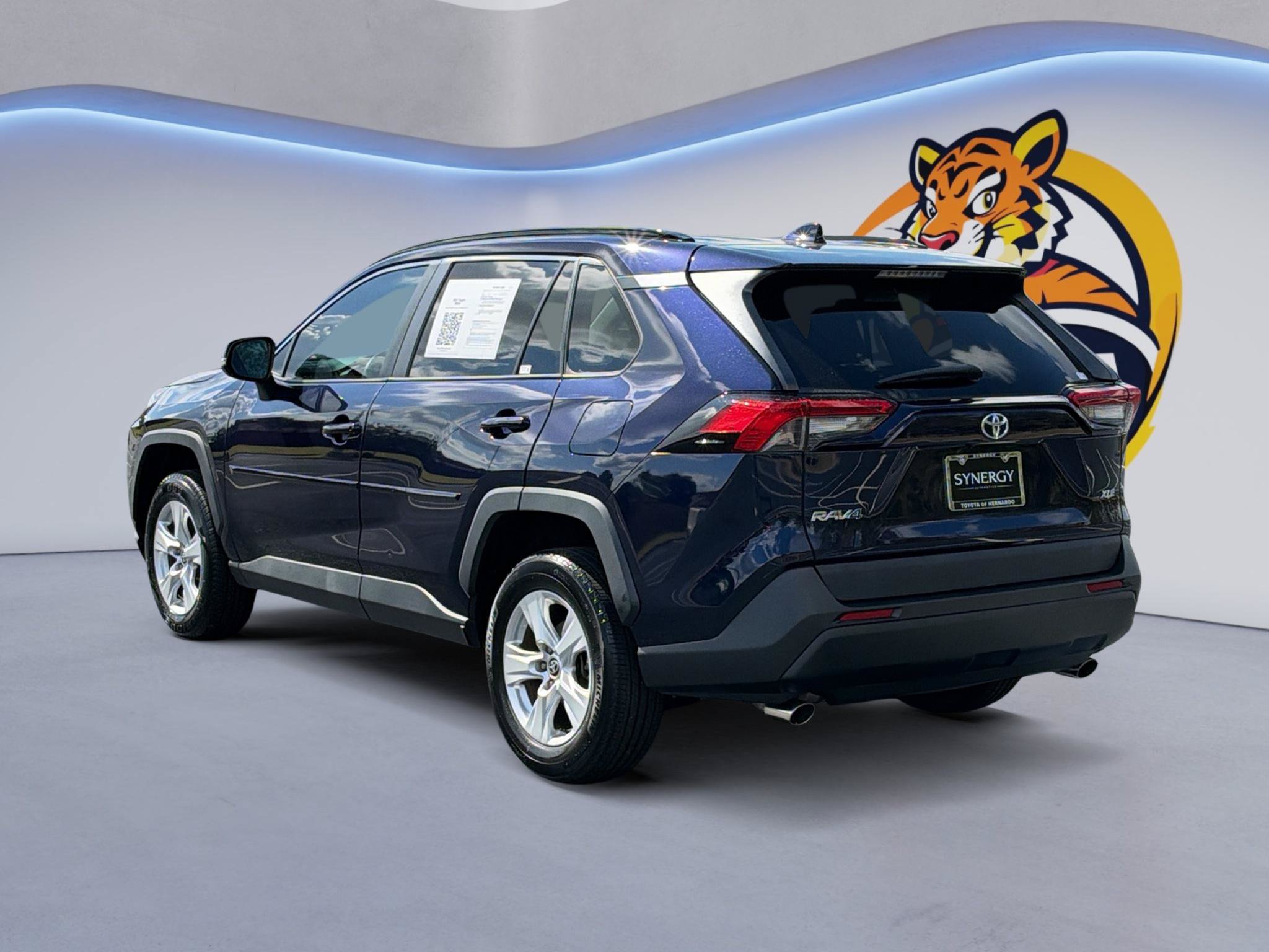 Used 2021 Toyota RAV4 XLE w/ Convenience Package FWD image 7