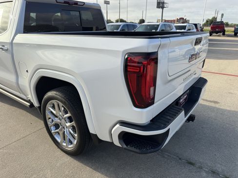 Used 2024 GMC Sierra 1500 Denali w/ Denali Reserve Package AWD/4WD image 8