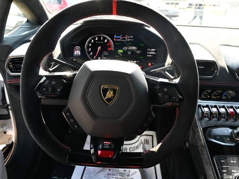 Used 2018 Lamborghini Huracan Performante image 22