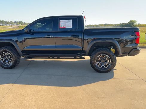 Used 2024 Chevrolet Colorado ZR2 w/ Technology Package image 5
