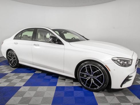 Used 2022 Mercedes-Benz E 350 Sedan w/ AMG Line Exterior image 4