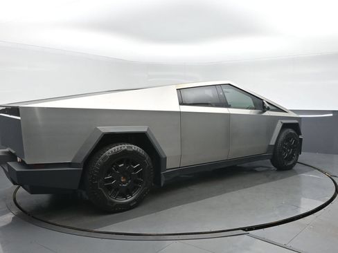 Used 2024 Tesla Cybertruck AWD Crew Cab image 3