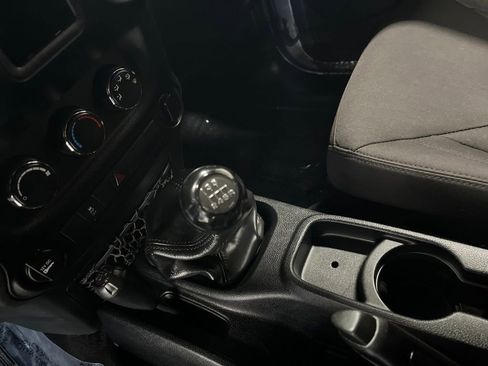 Used 2015 Jeep Wrangler Sport image 23