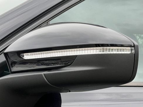 New 2026 Volkswagen Tiguan SE R-Line AWD/4WD image 10