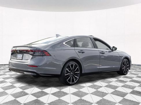 Used 2024 Honda Accord Touring image 9
