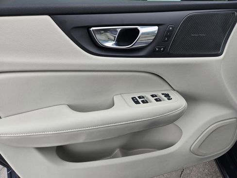 Certified 2025 Volvo S60 T8 Plus AWD/4WD image 19
