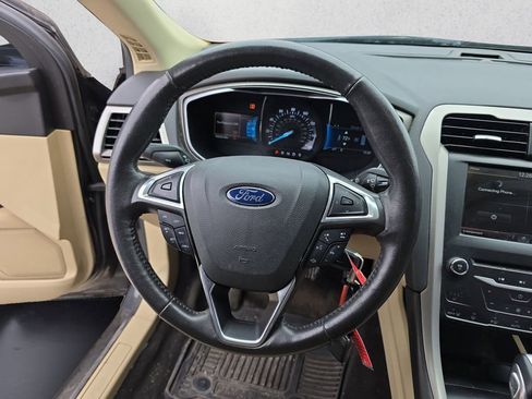 Used 2015 Ford Fusion SE w/ Equipment Group 202A image 12