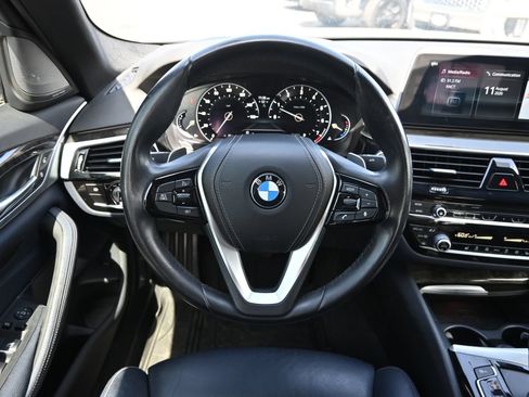 Used 2017 BMW 540i RWD image 9