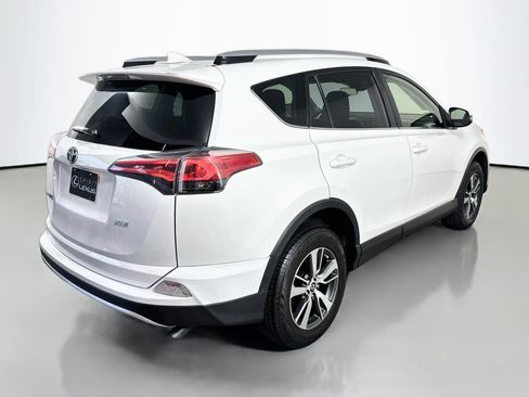 Used 2018 Toyota RAV4 XLE FWD image 6