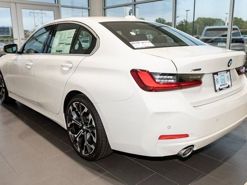 Used 2025 BMW 330i xDrive Sedan w/ Convenience Package AWD/4WD image 4