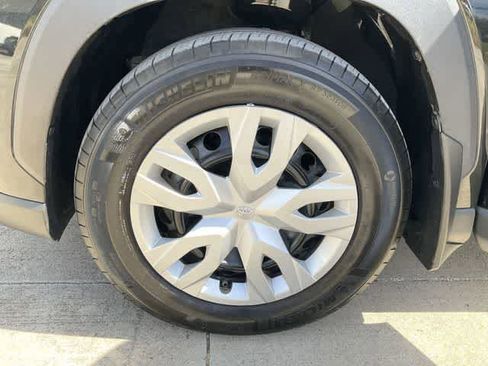 Used 2024 Toyota Corolla Cross L image 11