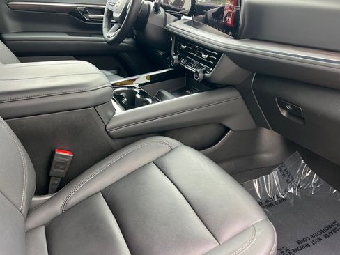 Used 2025 Chevrolet Suburban LT w/ Comfort Package image 19