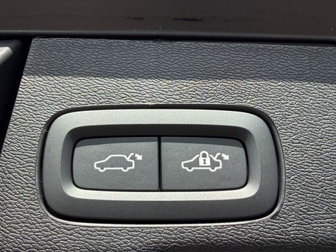 New 2026 Volvo XC60 B5 Ultra w/ Climate Package image 9