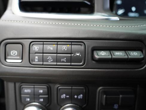 Used 2023 GMC Yukon XL Denali Ultimate AWD/4WD image 23