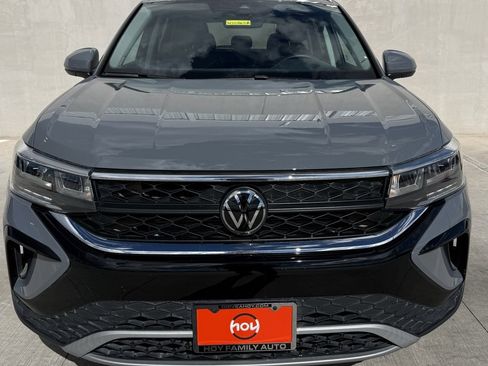 Certified 2024 Volkswagen Taos SE image 2