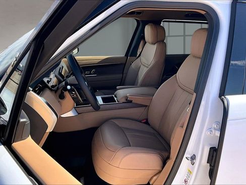 New 2026 Land Rover Range Rover Long Wheelbase SE image 9