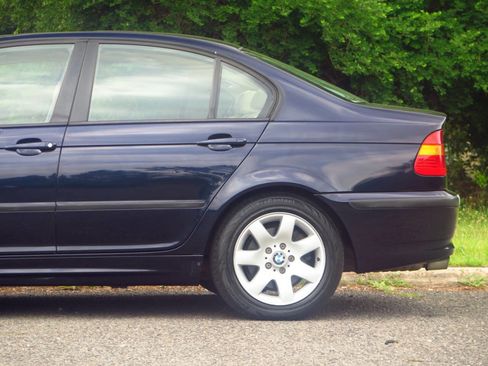 Used 2005 BMW 325i Sedan RWD image 23