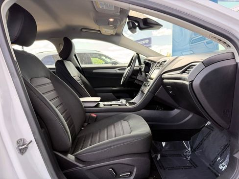 Used 2019 Ford Fusion SE FWD image 19