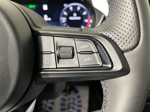 Used 2026 Alfa Romeo Giulia AWD w/ Driving Assist Package image 22