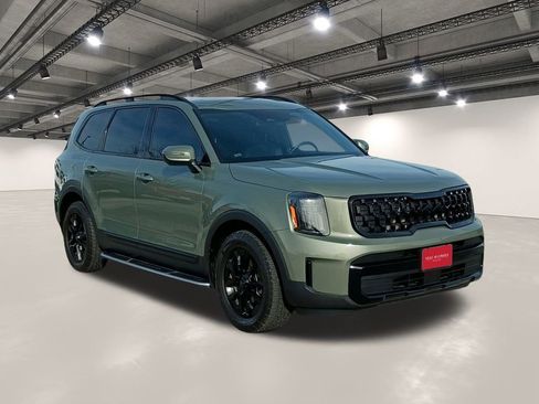 Used 2025 Kia Telluride AWD image 2