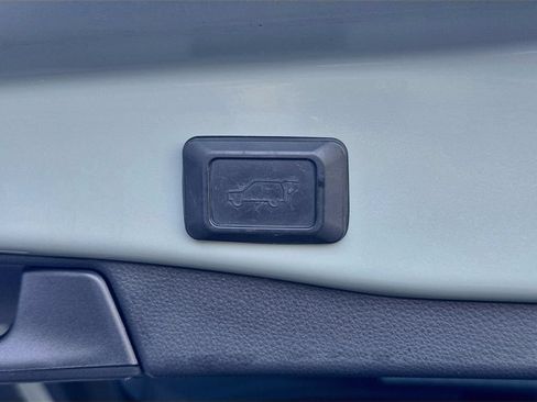 Used 2019 Toyota RAV4 XLE w/ Convenience Package FWD image 31