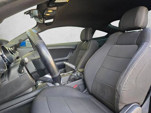 Used 2017 Ford Mustang Coupe RWD image 12