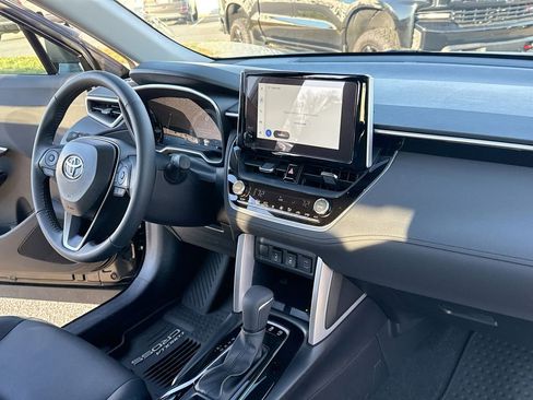 Used 2025 Toyota Corolla Cross XLE image 26