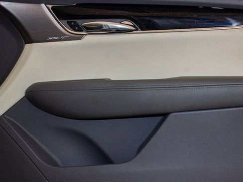 Used 2022 Cadillac XT6 Premium Luxury image 11