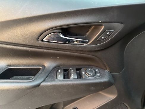 Used 2020 Chevrolet Equinox LT image 37