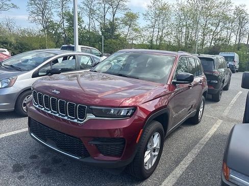 Used 2023 Jeep Grand Cherokee Laredo w/ Luxury Tech Group I AWD/4WD image 9