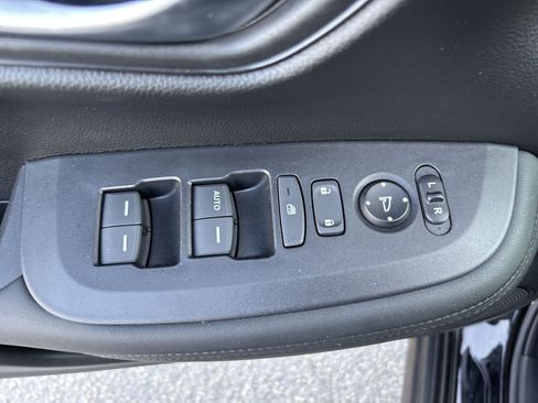 Used 2024 Honda HR-V LX image 15