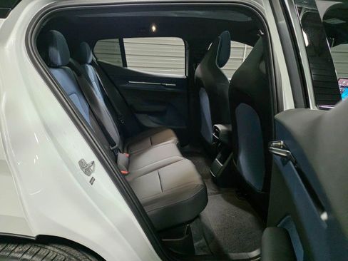 Used 2025 Volvo EX30 Plus image 18