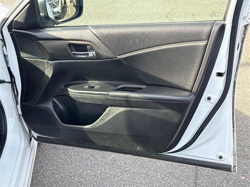 Used 2017 Honda Accord Sport image 8