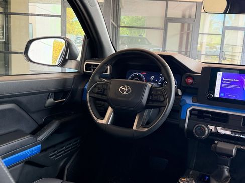 Used 2025 Toyota Tacoma TRD Off-Road image 29