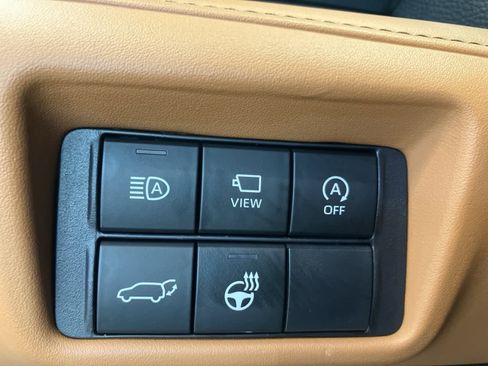 Used 2023 Toyota Highlander L image 17