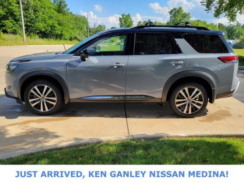 Used 2023 Nissan Pathfinder Platinum AWD/4WD image 6