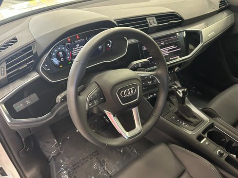 Certified 2025 Audi Q3 2.0T Premium w/ Convenience Package image 18