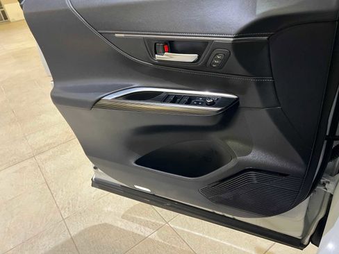 Certified 2024 Toyota Venza XLE image 19
