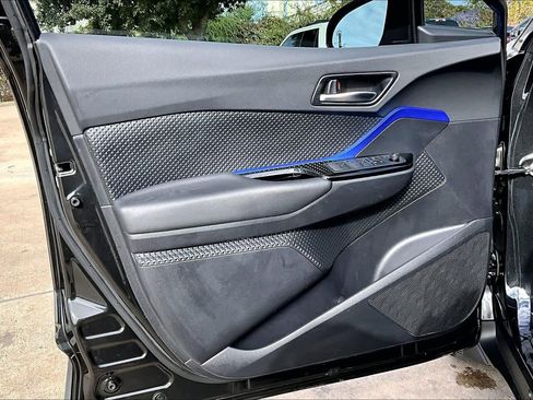 Used 2022 Toyota C-HR XLE image 21