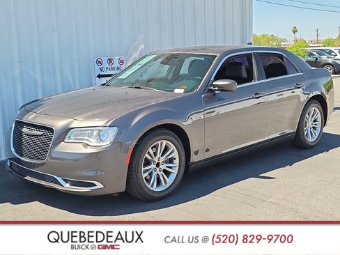Used 2017 Chrysler 300 Limited RWD image 3